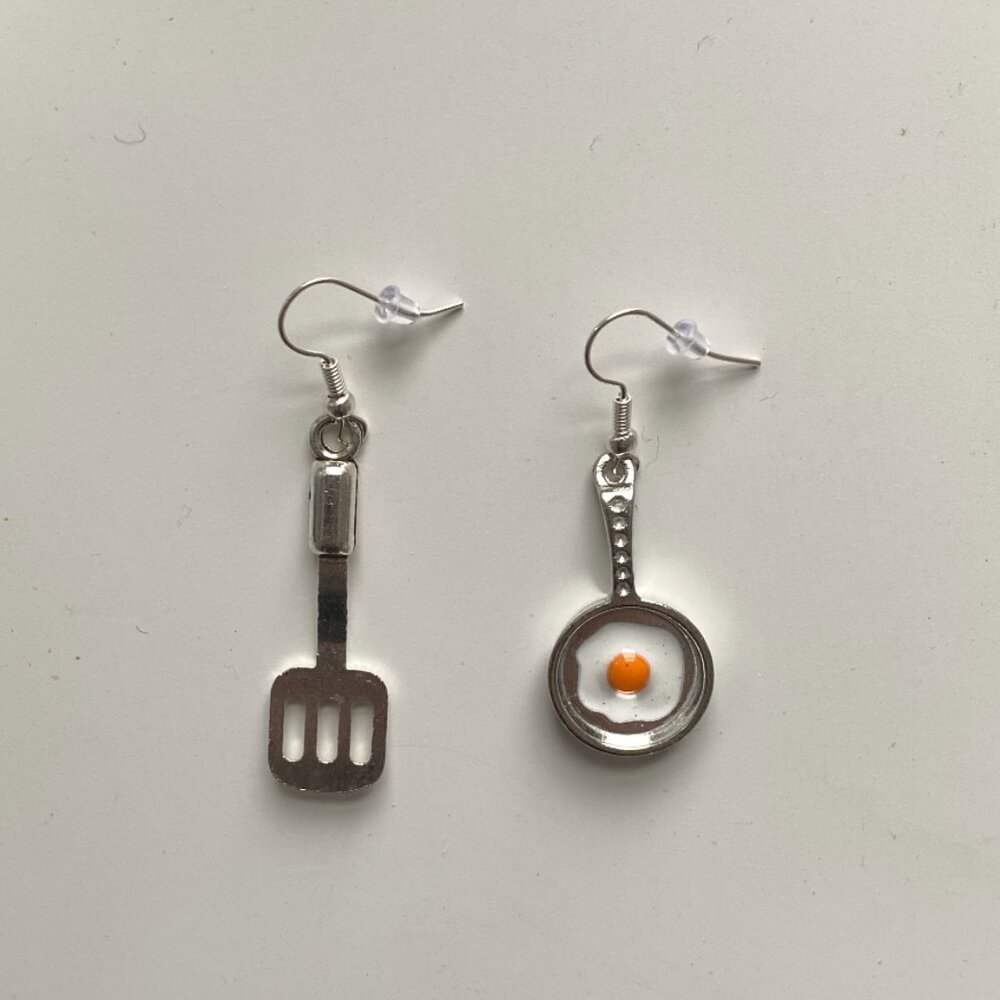 Handmade STAINLESS STEEL Earrings Fried Egg Frying Pan Novelty Food Silver Tone - Picture 4 of 7